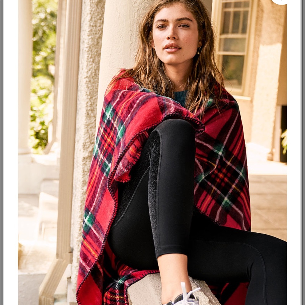 Victoria’s Secret Cozy Fleece Blanket